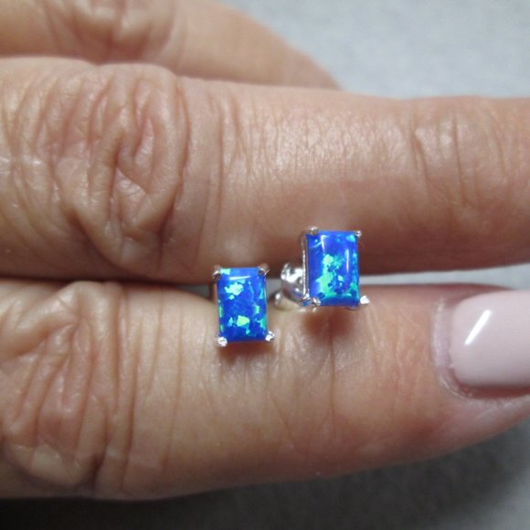 Beautiful 925 Sterling Small OPAL Stud Earrings> 2 Fiery Colors to Choose From - Picture 7 of 8